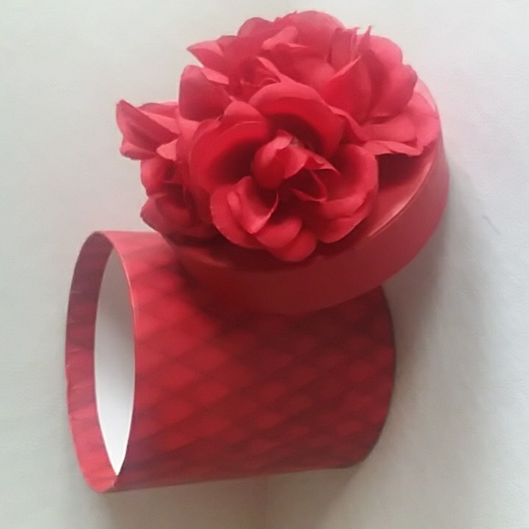 Lot of Baskets or Boxes - Picture 14 of 15